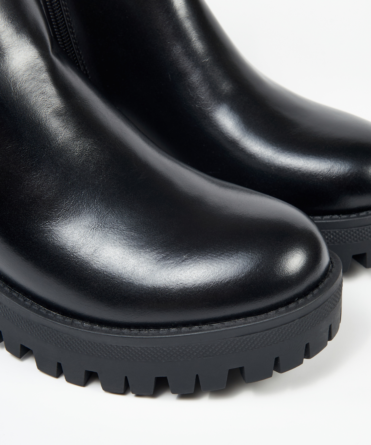 Botins chelsea image number null